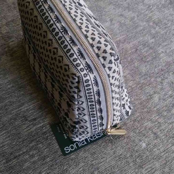 NWT ,Soft travel makeup/cosmetic bag - Picture 2 of 2